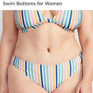 Brand new Old Navy swimsuit (top and bottoms)